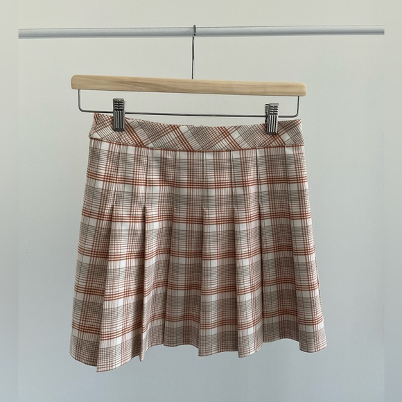 Aritzia Dresses & Skirts - Aritzia Sunday Best Olive Micro Pleated Skirt in Constance S Fch/Vnl Yg